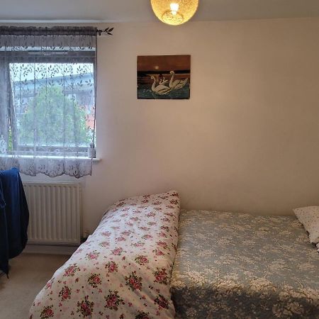 Room Near Heathrow Airport Hillingdon Dış mekan fotoğraf