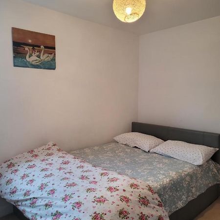 Room Near Heathrow Airport Hillingdon Dış mekan fotoğraf